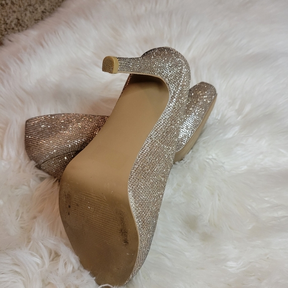 Champagne Gold Pumps - Picture 7 of 10
